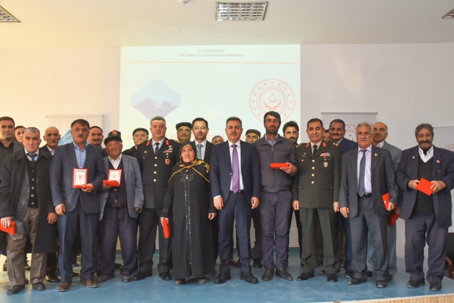 Kıbrıs Gazilerimiz İçin Milli Mücadele Madalyası ve Berat Tevcih Töreni Düzenlendi