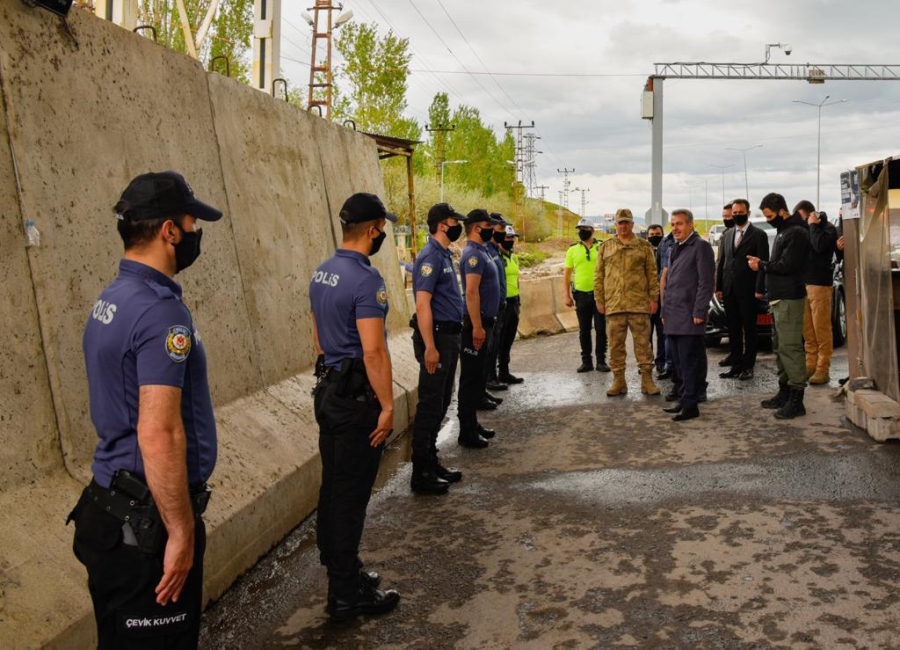 Vali Elban, Görevi Başındaki Güvenlik Güçlerinin Bayramını Kutladı