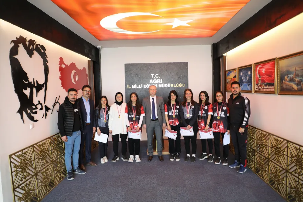 Türkiye Yarı Finallerine gidecek takımı tebrik