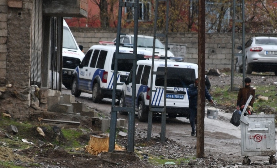 Doğubayazıt’ta kırsal alanda erkek cesedi bulundu