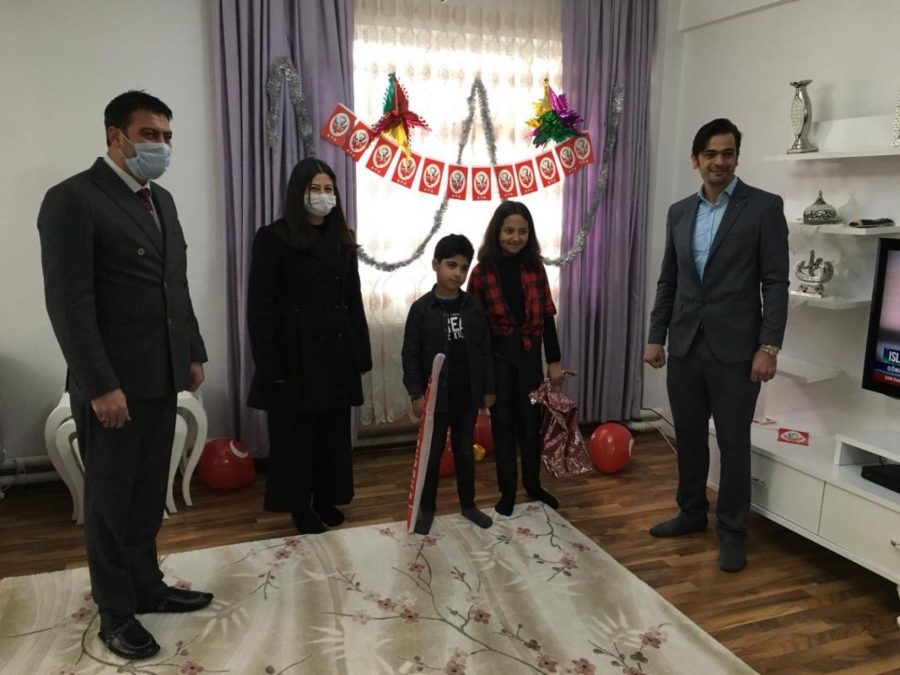BÜTÜN ÇOCUKLAR AYNI DİLDE GÜLÜMSER