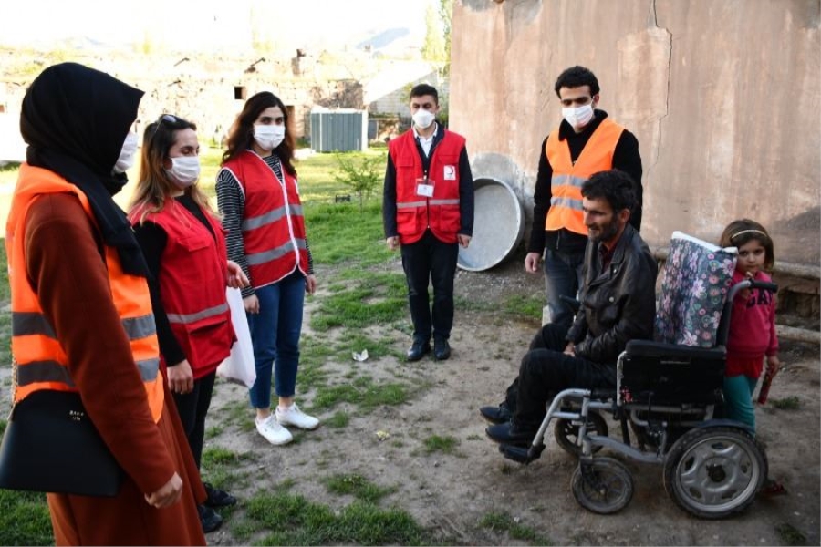 DOĞUBAYAZIT KIZILAY ENGELLİLERİ ZOR GÜNLERİNDE UNUTMADI