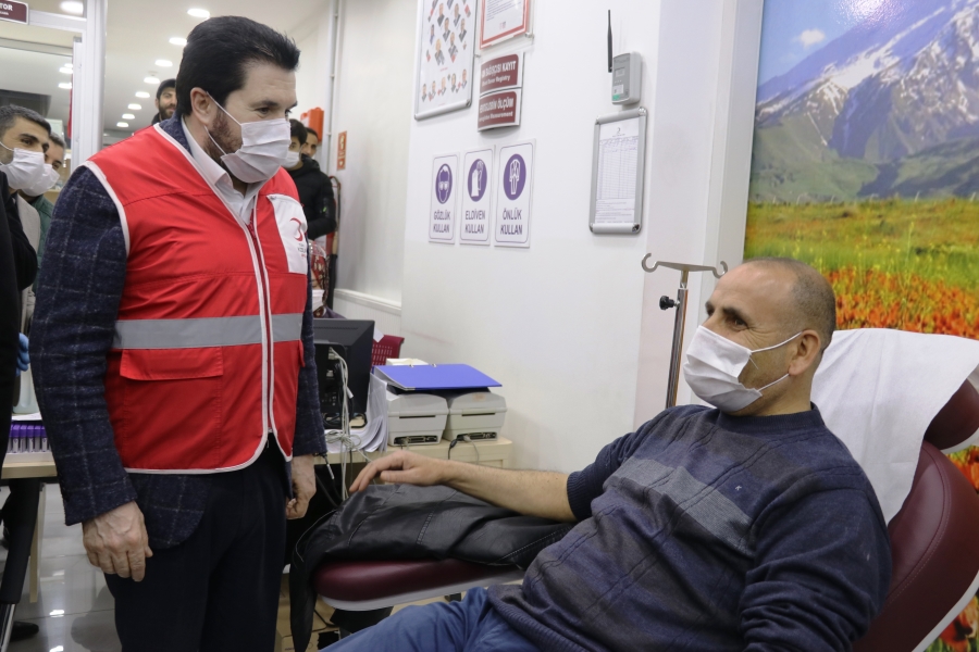 Ağrı Belediyesi personelinden kan bağışı