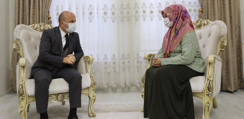 Ağrı'daki yangında eşini ve çocuklarını kaybeden anneye ev alındı