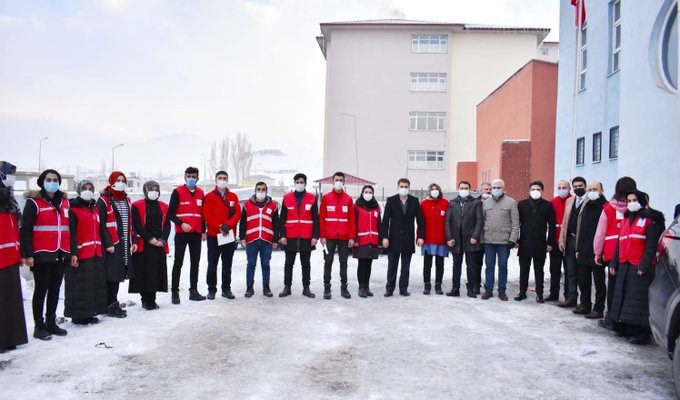 Kaymakam Akpınar Kızılay Doğubayazıt Şubesini ve Şehit ailelerini ziyaret etti