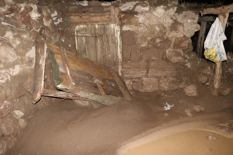 Doğubayazıt Kalecik köyünde sağanak yağmur sonrası meydana gelen sel hasara yol açtı