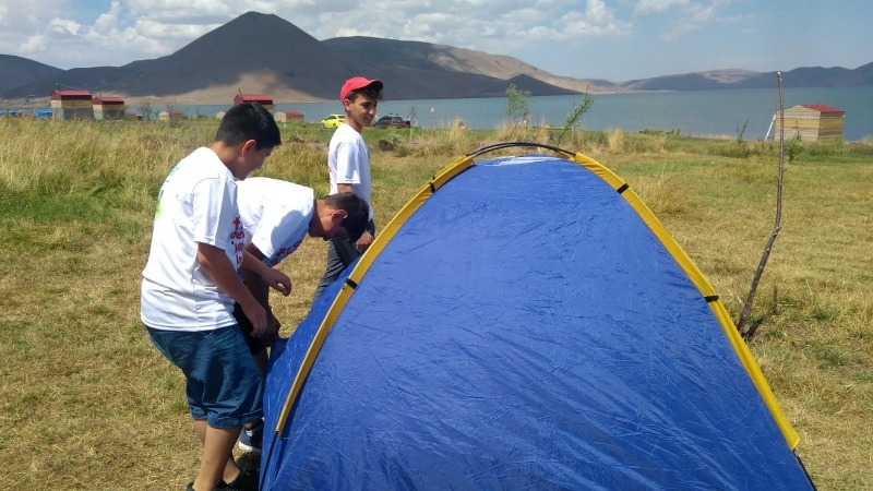 Ağrı Hüseyin Celal Yardımcı Fen Lisesi öğrencileri Balık Gölü'nde izci kampına katıldı