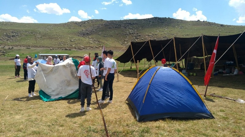 Ağrı Hüseyin Celal Yardımcı Fen Lisesi öğrencileri Balık Gölü'nde izci kampına katıldı