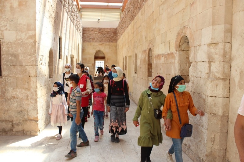 Çocuklar Doğubayazıt tarihi İshak Paşa Sarayı'nı gezdi