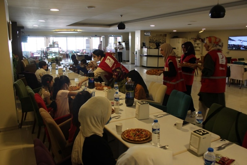 Çocuklar Doğubayazıt tarihi İshak Paşa Sarayı'nı gezdi