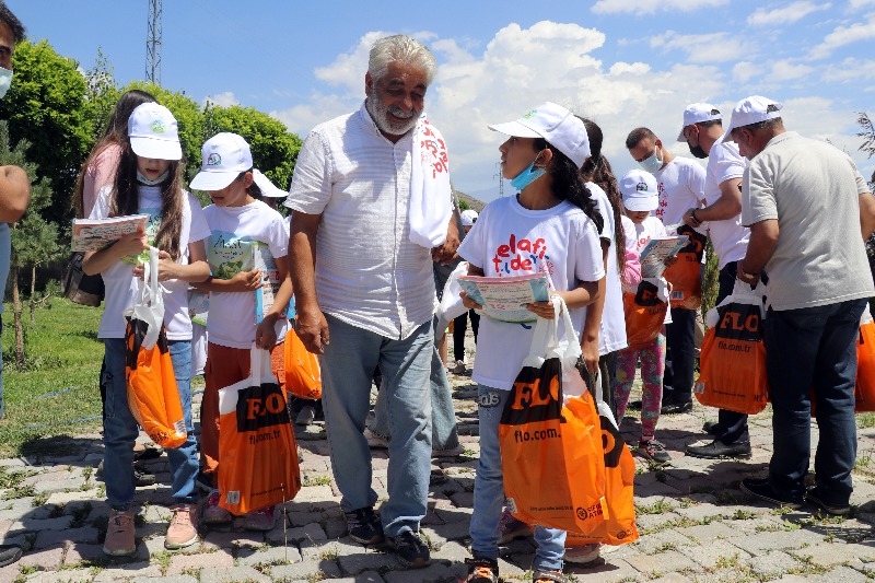 Doğubayazıt’ta öğrencilerin telafi eğitiminde yapay alanda "arkeolojik kazı" deneyimi