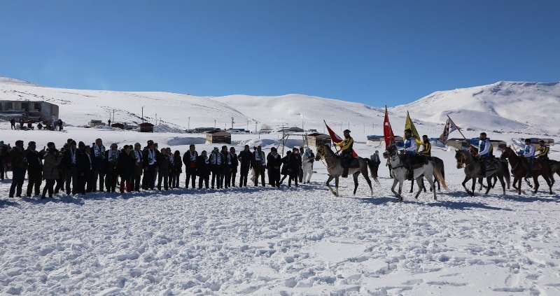 Balık Gölü Festivali atlı kızak ve su altı dalışı ilgi gördü