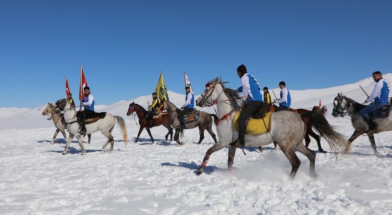 Balık Gölü Festivali atlı kızak ve su altı dalışı ilgi gördü