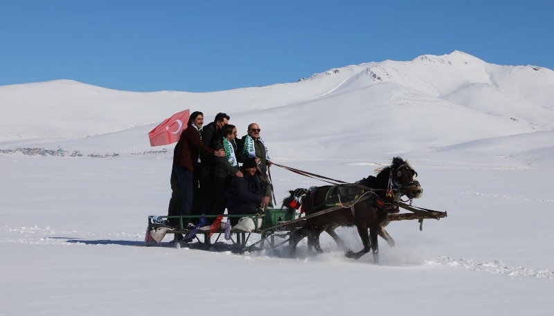 Balık Gölü Festivali atlı kızak ve su altı dalışı ilgi gördü