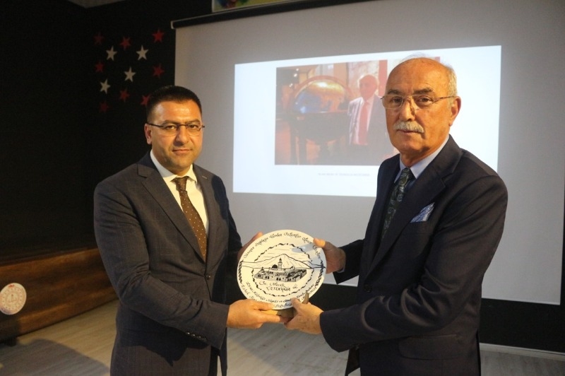 Doğubayazıt’ta “Fuat Sezgin ve İslam Bilimler Tarihi” adlı konferans 