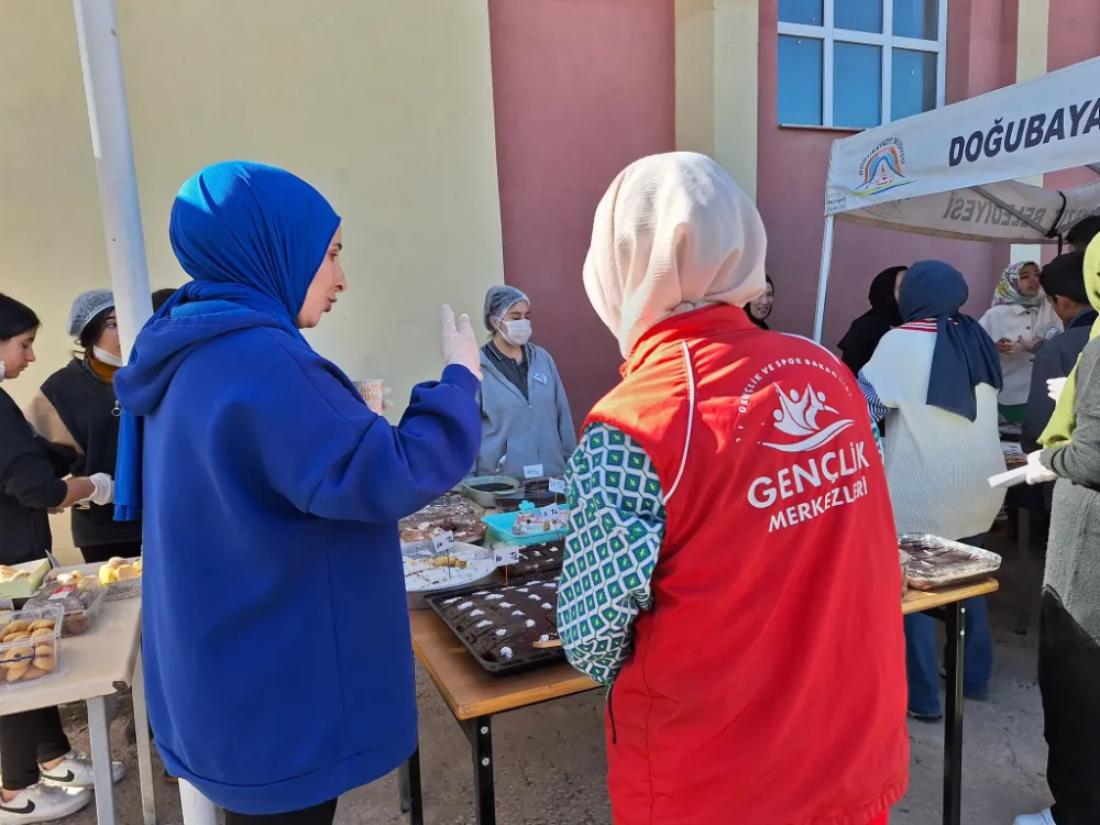 Doğubayazıt Savaş Ay Anadolu Lisesi öğrencilerinin Filistin’e destek kermesi