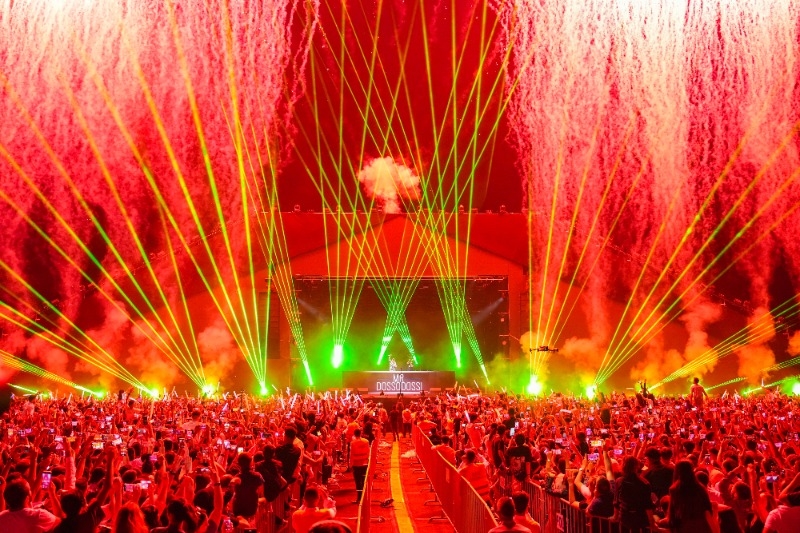 Doğubayazıt'ta Dosso Dossi Holding’in düzenlediği Ağrı Dağı müzik festivaline büyük ilgi