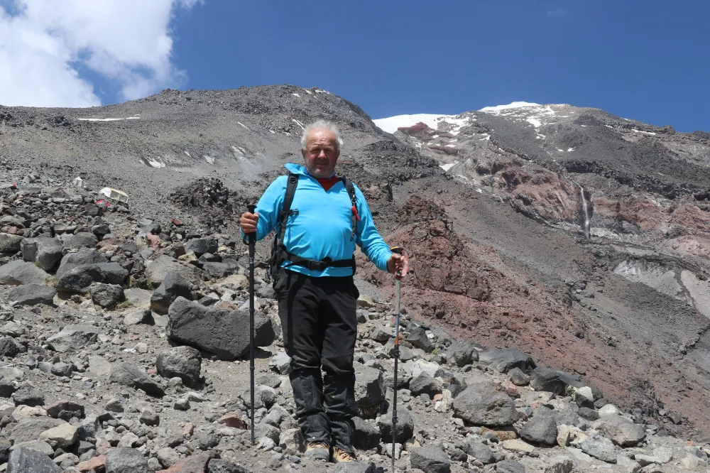 68 ve 64 yaşındaki dağcılar Doğubayazıt’tan Ağrı Dağına tırmandı