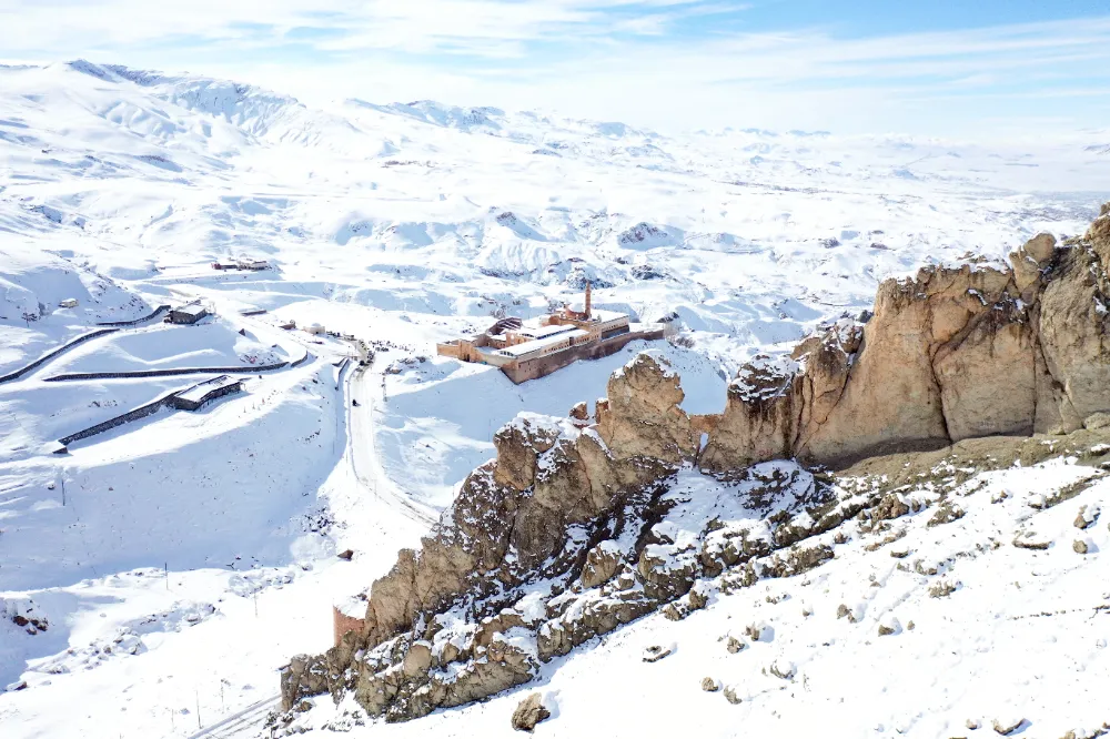 Sömestirde kültür yolculuğuna çıkanların Doğu'daki durağı Doğubayazıt  İshak Paşa Sarayı