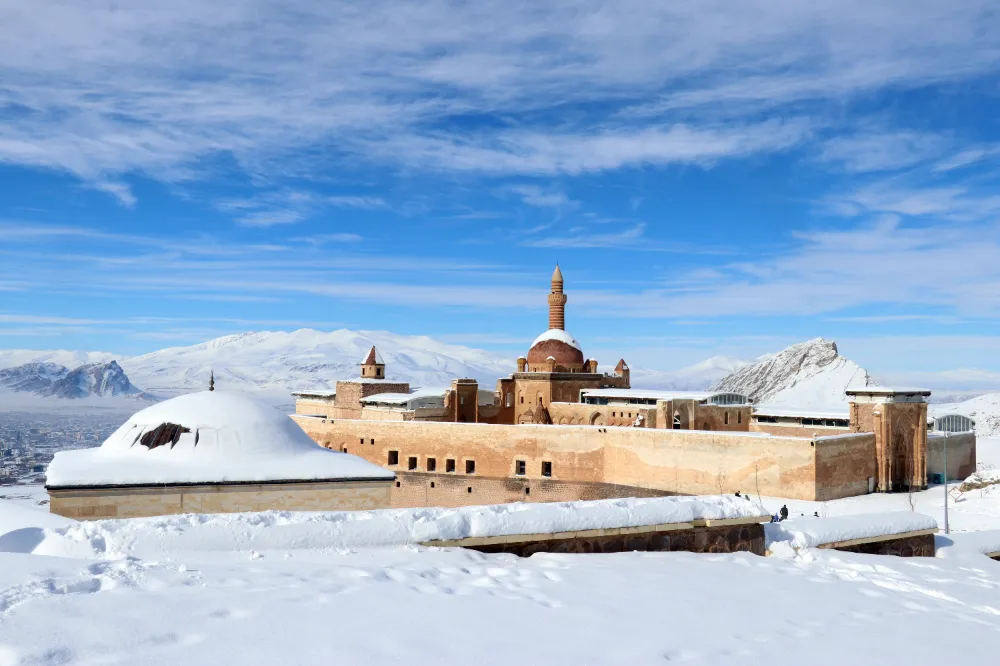 Sömestirde kültür yolculuğuna çıkanların Doğu'daki durağı Doğubayazıt  İshak Paşa Sarayı
