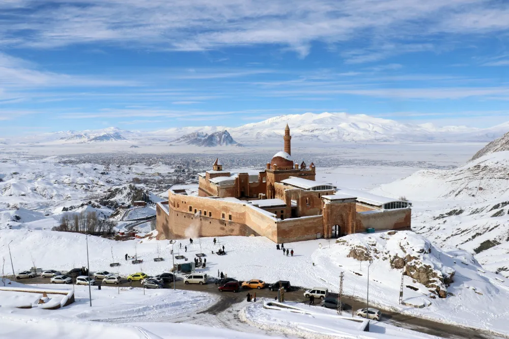 Sömestirde kültür yolculuğuna çıkanların Doğu'daki durağı Doğubayazıt  İshak Paşa Sarayı