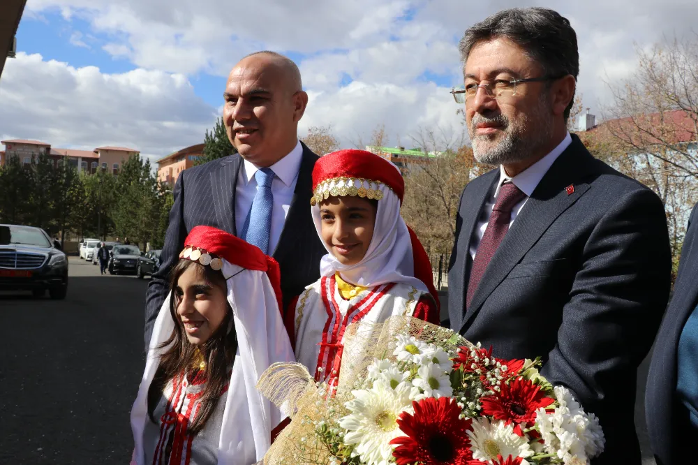 Bakan Yumaklı, Ağrı