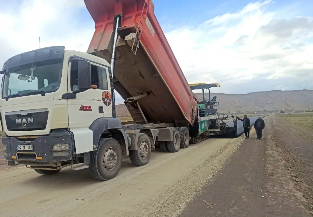 Doğubayazıt Örtülü köy yolu asfalt çalışmaları tamamlandı -Erhan BAYDAR-