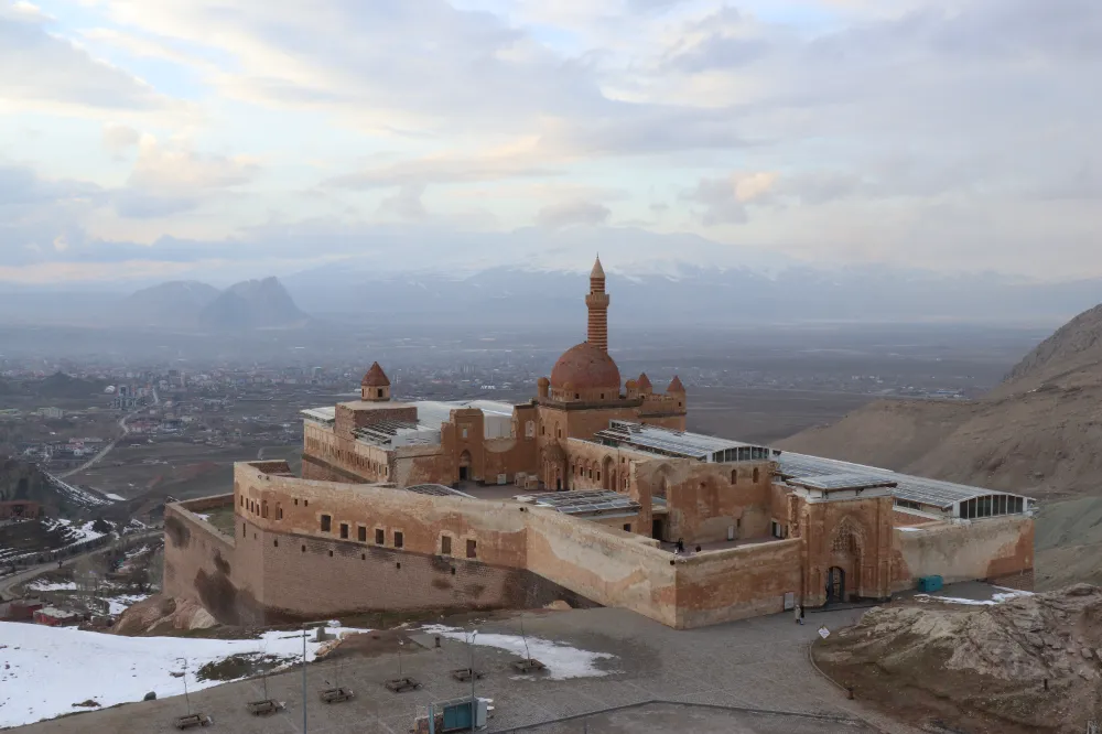 Ağrı'nın karla kaplı güzellikleri fotoğraf tutkunlarını ağırlıyor