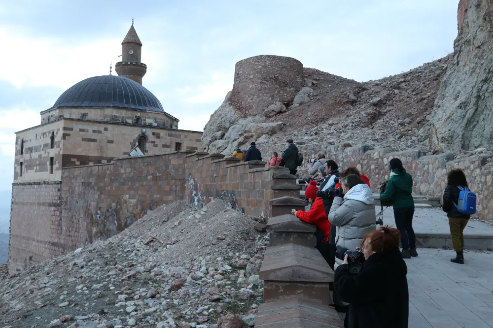 Ağrı'nın karla kaplı güzellikleri fotoğraf tutkunlarını ağırlıyor