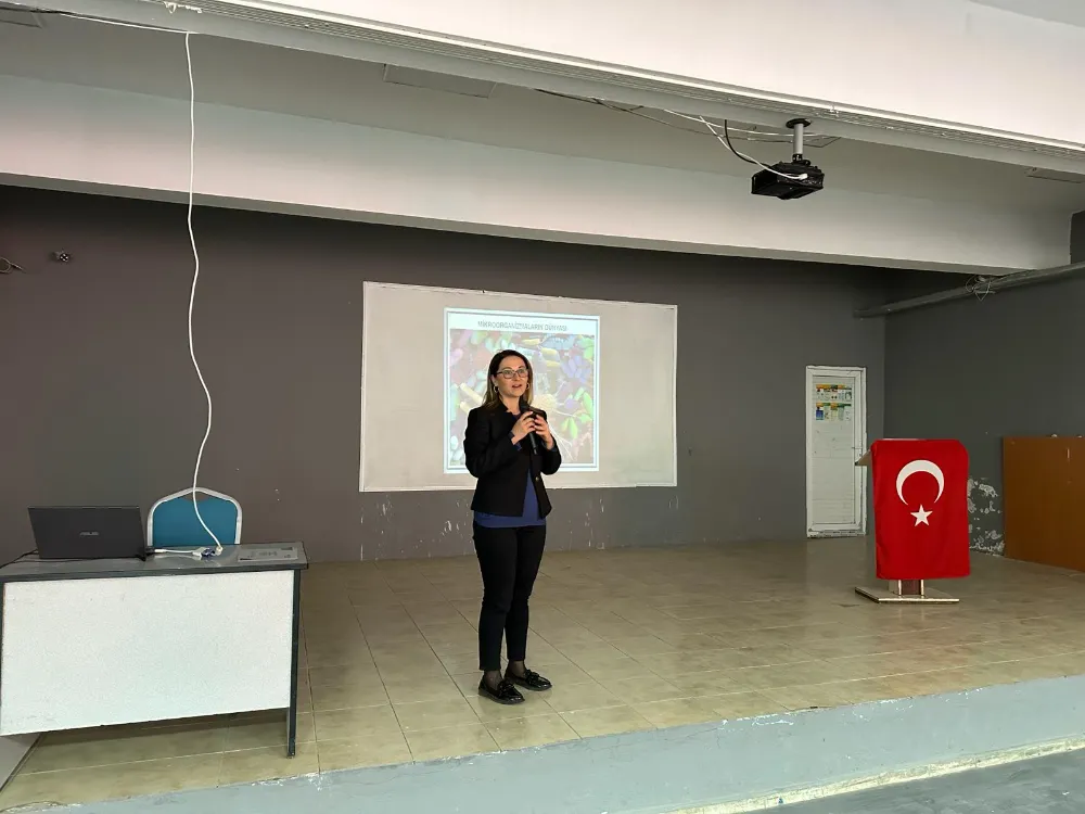 Doç. Dr. Müjde ERYILMAZ TÜBİTAK Bilim söyleşisi kapsamında Doğubayazıt'ta 