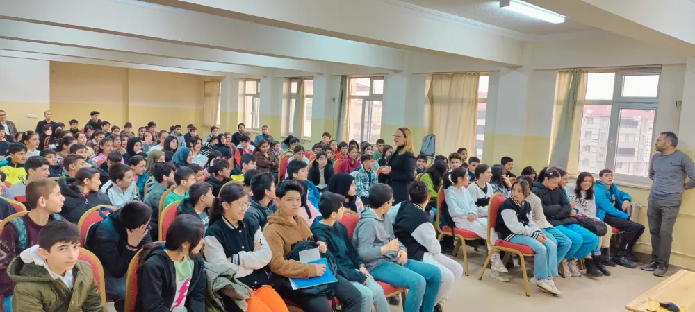 Doç. Dr. Müjde ERYILMAZ TÜBİTAK Bilim söyleşisi kapsamında Doğubayazıt'ta 