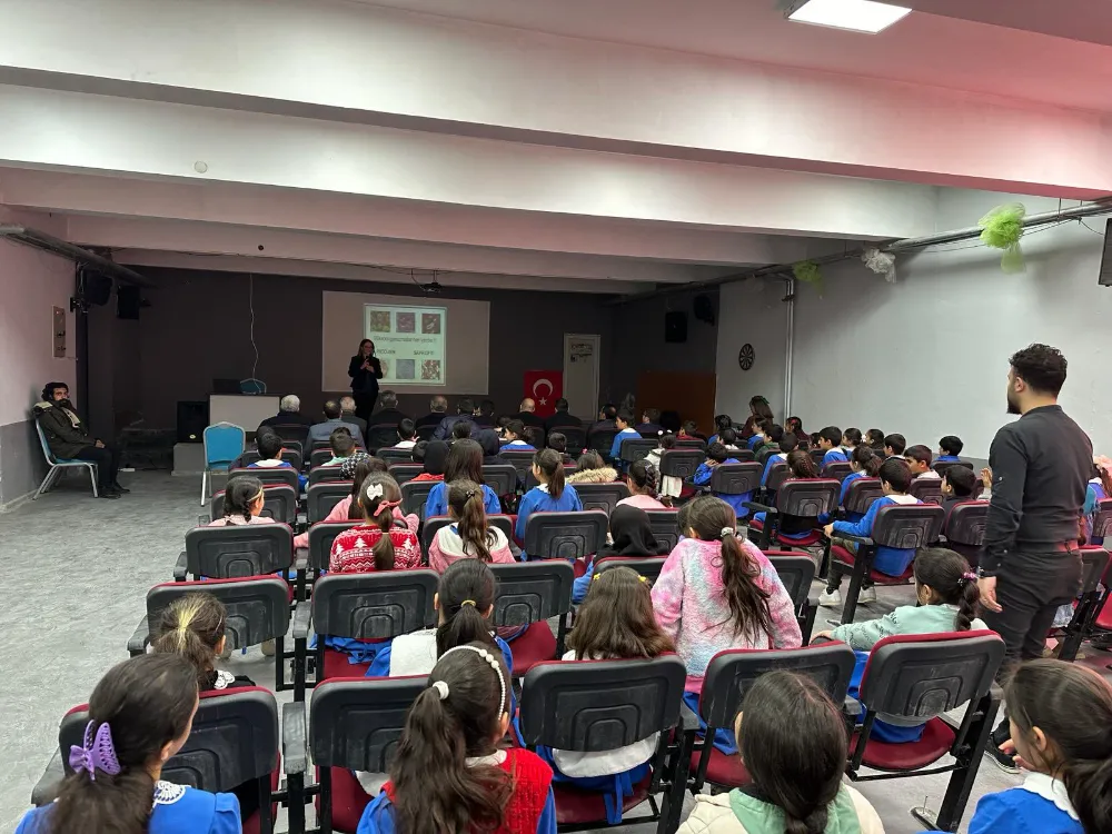 Doç. Dr. Müjde ERYILMAZ TÜBİTAK Bilim söyleşisi kapsamında Doğubayazıt'ta 