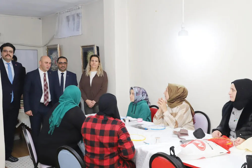 Kaymakam  Ekinci Aile Destek Merkezi öğrencileri karne dağıtım törenine katıldı