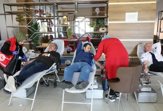 MİLLİ EĞİTİM MÜDÜRÜ KÖKREK, KAN BAĞIŞI KAMPANYASINA KATILDI
