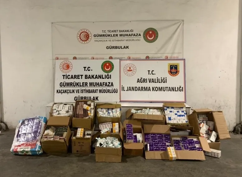 GÜRBULAK’TA TIRIN DORSESİNDE ÇOK SAYIDA KUTU KAÇAK İLAÇ ELE GEÇİRİLDİ