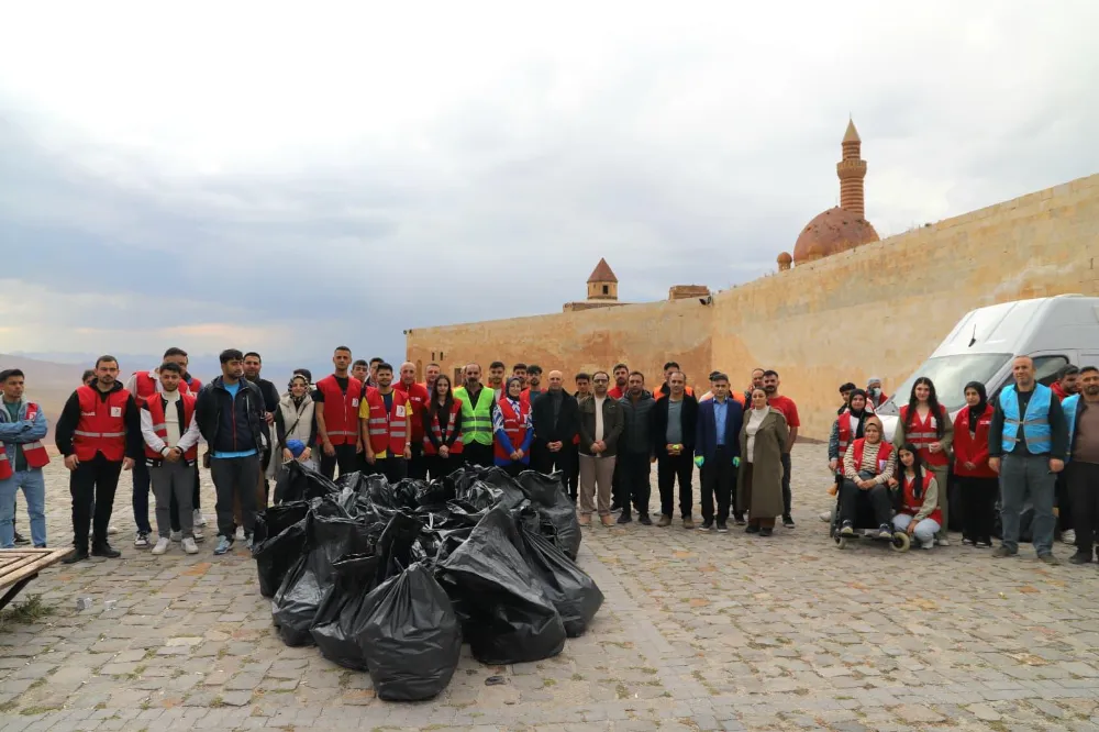 İshak Paşa Sarayı ve Ahmedi Hani Türbesi çevresinde “çevre temizliği etkinliği” 