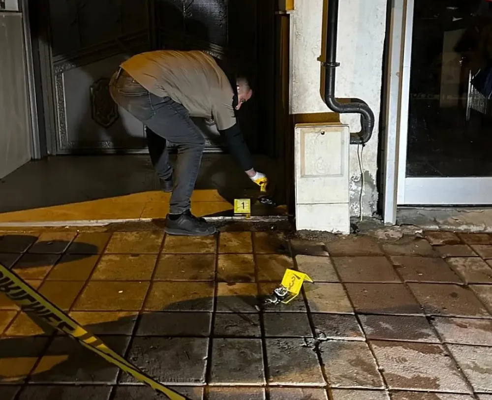 DOĞUBAYAZIT’TA BİNA ÖNÜNE MOLOTOF ATILDI