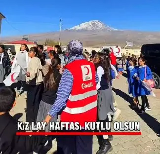Kızılay Gönüllüleri Çiftlik Köy Okulu’nda minik yüreklerle buluştu