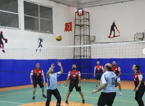 ÖĞRETMENLER GÜNÜ ETKİNLİKLERİ KAPSAMINDA VOLEYBOL TURNUVASI BAŞLADI