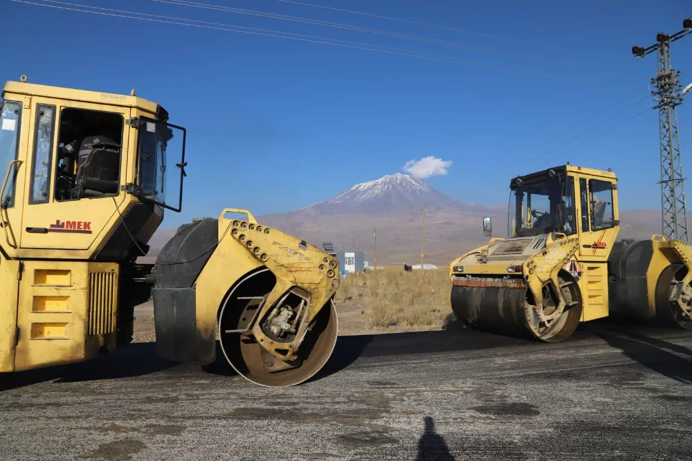 Topçatan - Gölyüzü - Çiftlik Grup köy yolu yapım çalışması devam ediyor