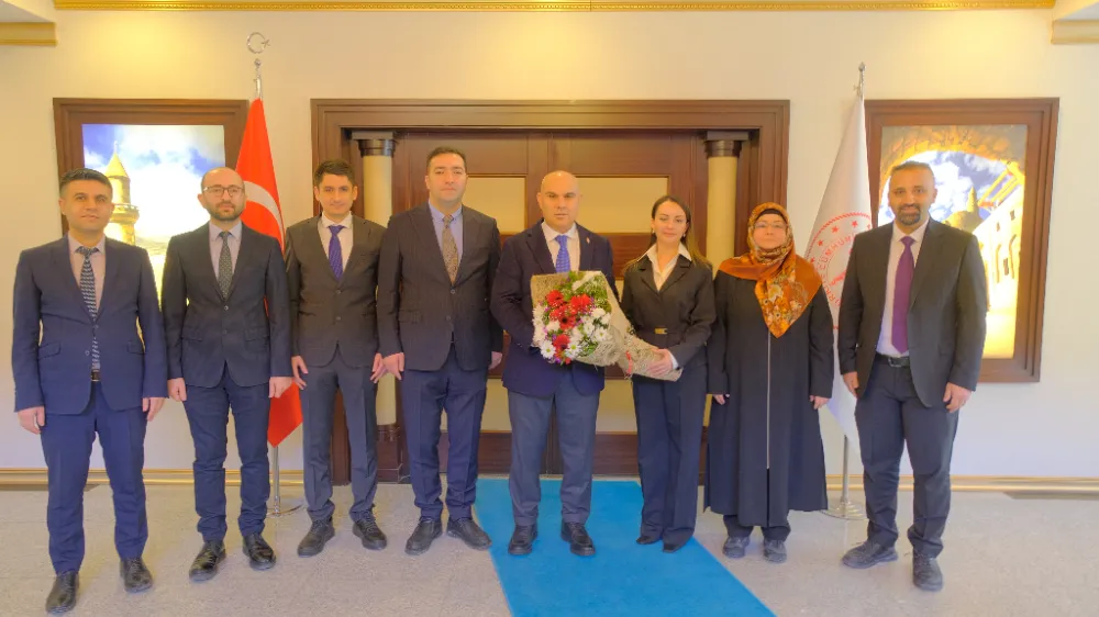 Ağrı Valisi Mustafa KOÇ, 14 Mart Tıp Bayramı dolayısıyla İl Sağlık Müdürü Doç. Dr. Esra BEŞER