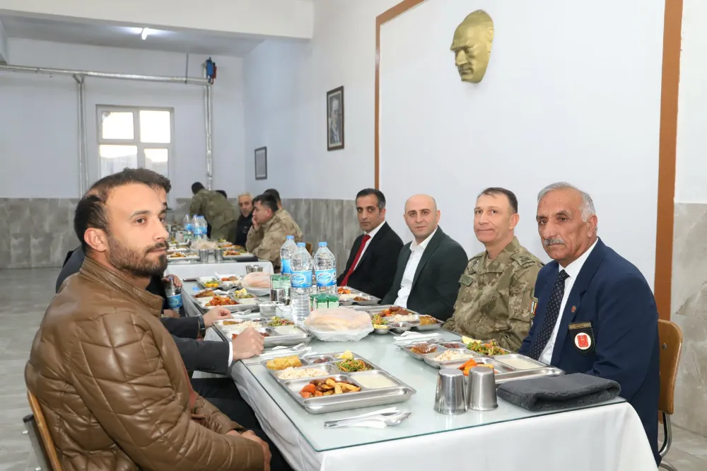 Doğubayazıt 1. Mekanize Piyade Tugay Komutanlığı,  Gazi ve Şehit yakınları için iftar programı düzenlendi