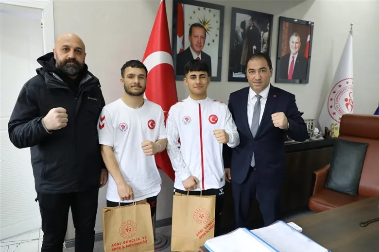 Erkekler Türkiye Ferdi Boks Şampiyonasında 60 kiloda Türkiye üçüncüsü olan Sezgin Acar ile  Karadağ Budva