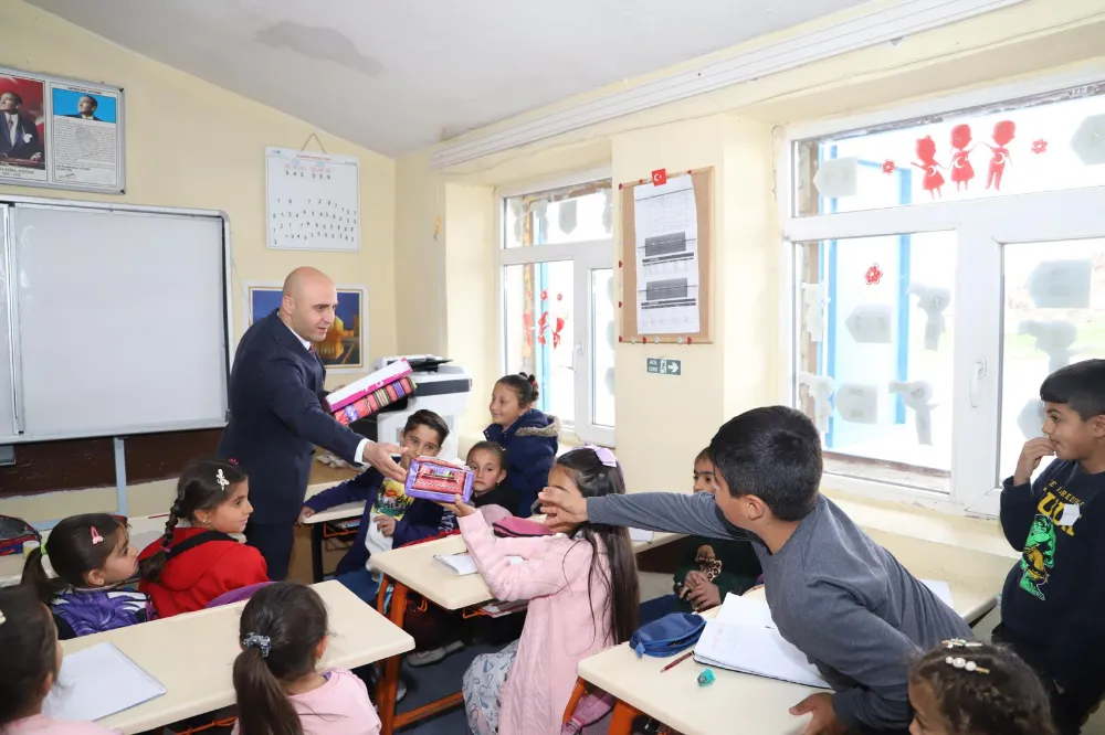 Kaymakam Ekinci Küçük Yılanlı köyünde ilkokulları ziyaret etti