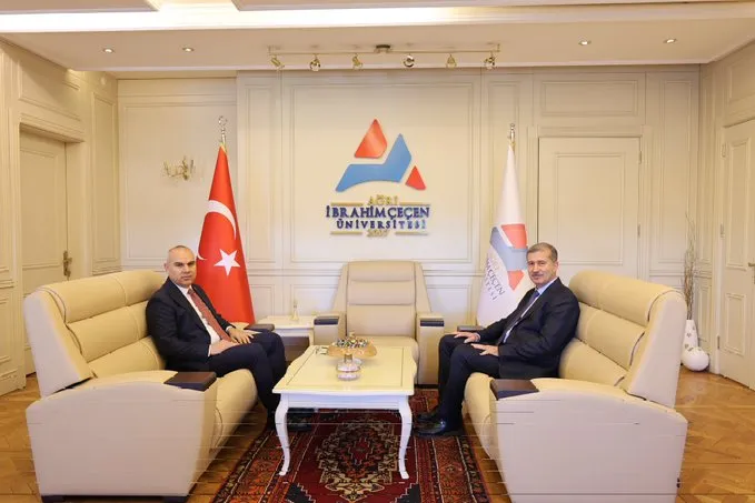 Ağrı Valisi Mustafa KOÇ, Ağrı İbrahim Çeçen Üniversitesi Rektörü Prof. Dr. İlhami GÜLÇİN’i ziyaret etti