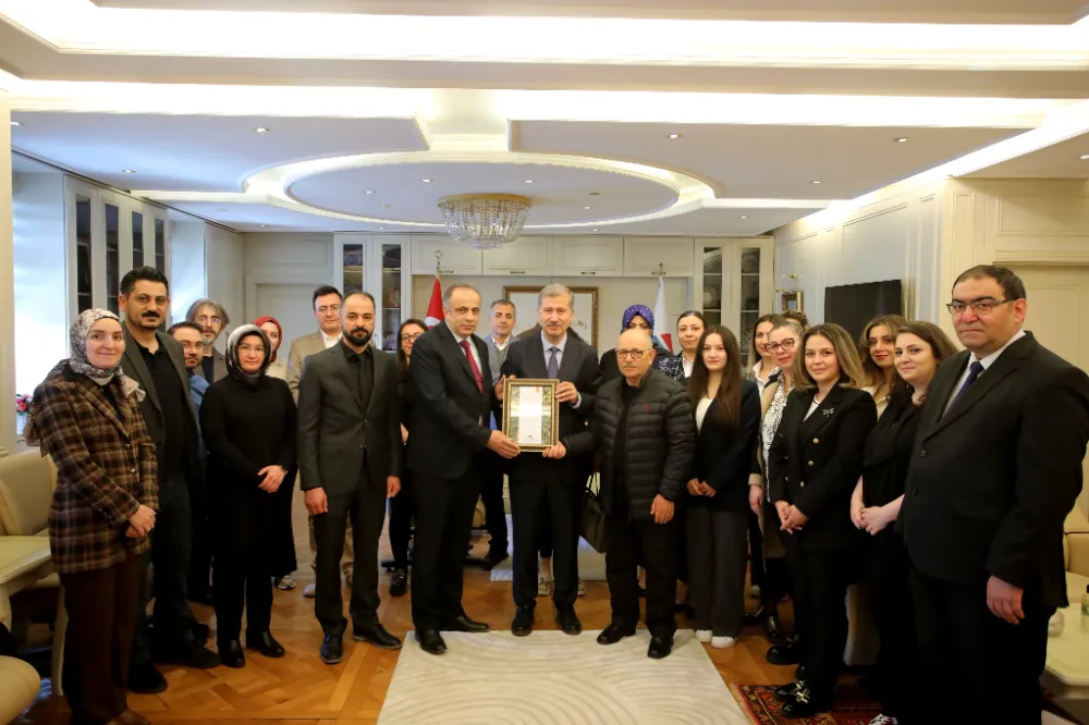 Tıp Fakültesi Dekanı Prof. Dr. Metin Akgün Rektör Prof. Dr. İlhami Gülçin’i ziyaret etti
