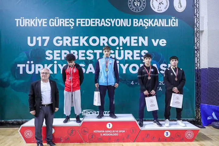 Ağrılı güreşçi Hamza Yerlikaya Türkiye Şampiyonu oldu