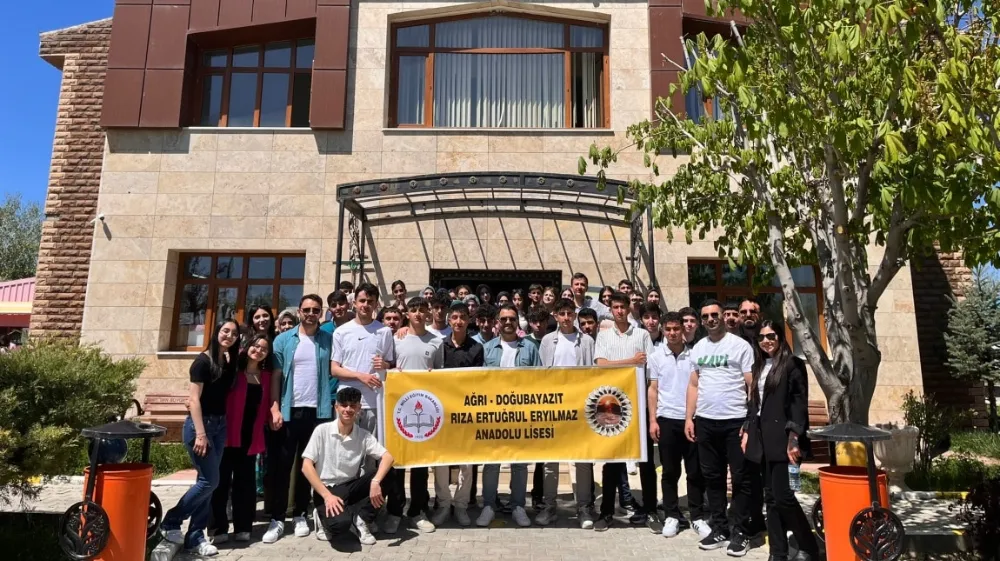 Doğubayazıt Rıza Ertuğrul Eryılmaz Anadolu Lisesi12. sınıf öğrencileri Van gezisi 