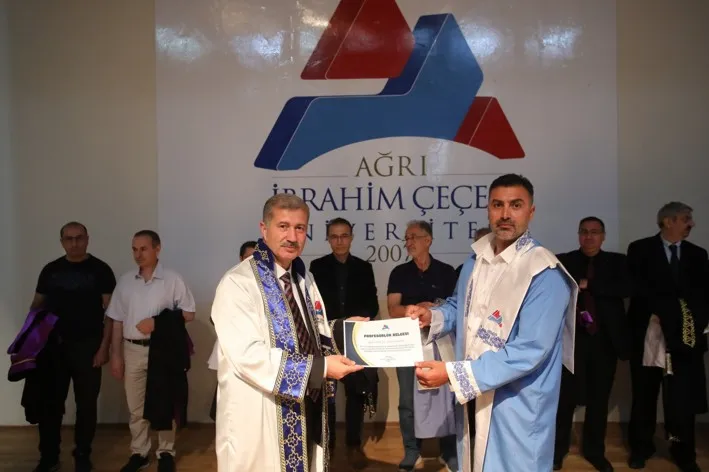 AİÇÜ’de İbrahim Çeçen Vakfı Akademik Teşvik Ödülleri ve Cübbe Giyme Töreni Yapıldı 