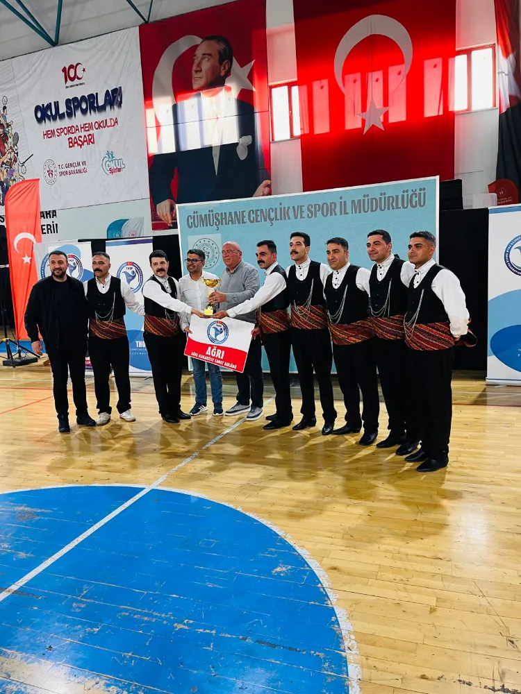 Ağrı ekibi halk oyunları bölge finallerinde birinci oldu